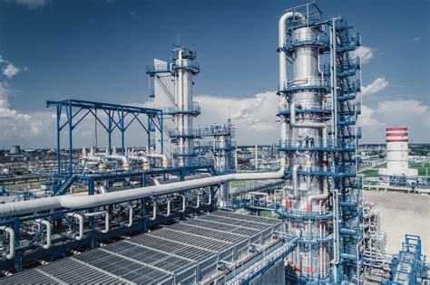 нфпзе|Нефтеперерабатывающий завод — Википедия.